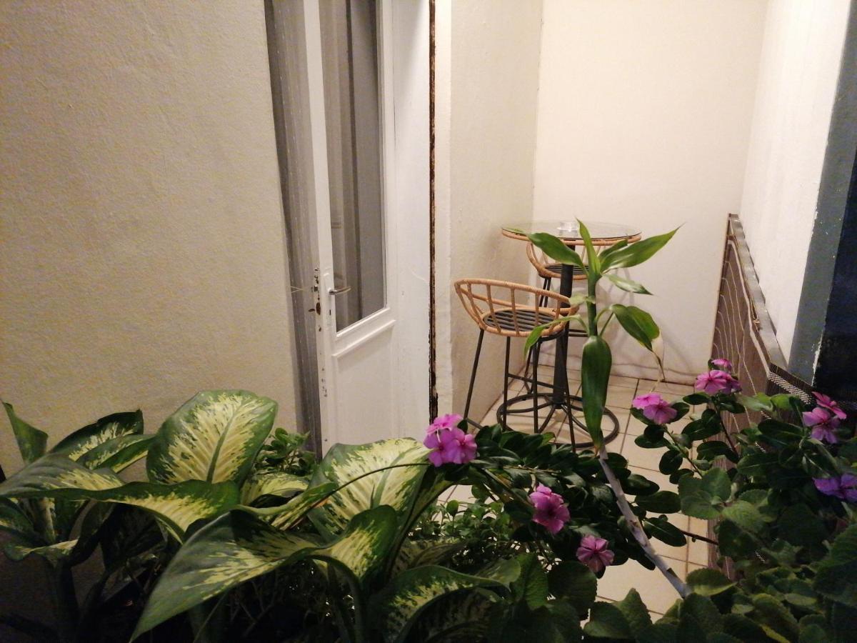 Jolie Chambre Climatisee Avec Balcon Chez L'Habitant Saint Pierre Bagian luar foto